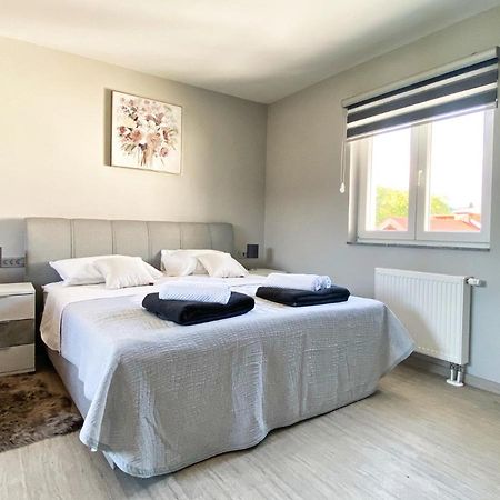 Apartmani Fenestra Otočac Buitenkant foto