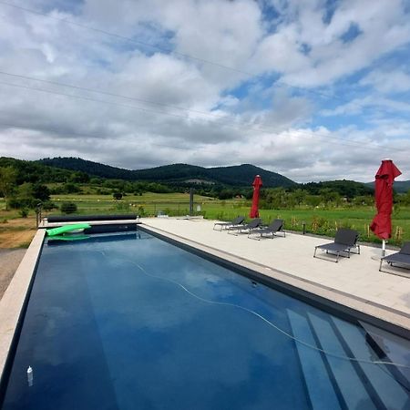 Apartmani Fenestra Otočac Buitenkant foto