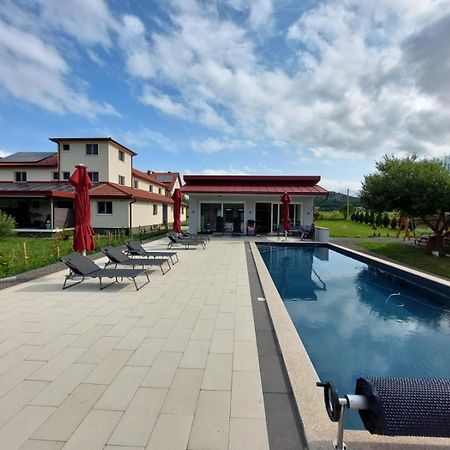 Apartmani Fenestra Otočac Buitenkant foto