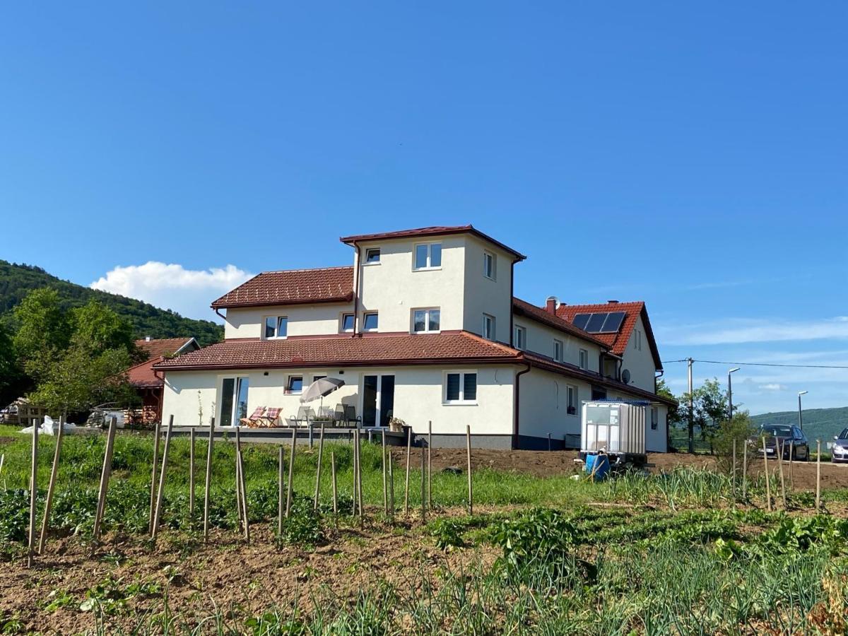 Apartmani Fenestra Otočac Buitenkant foto