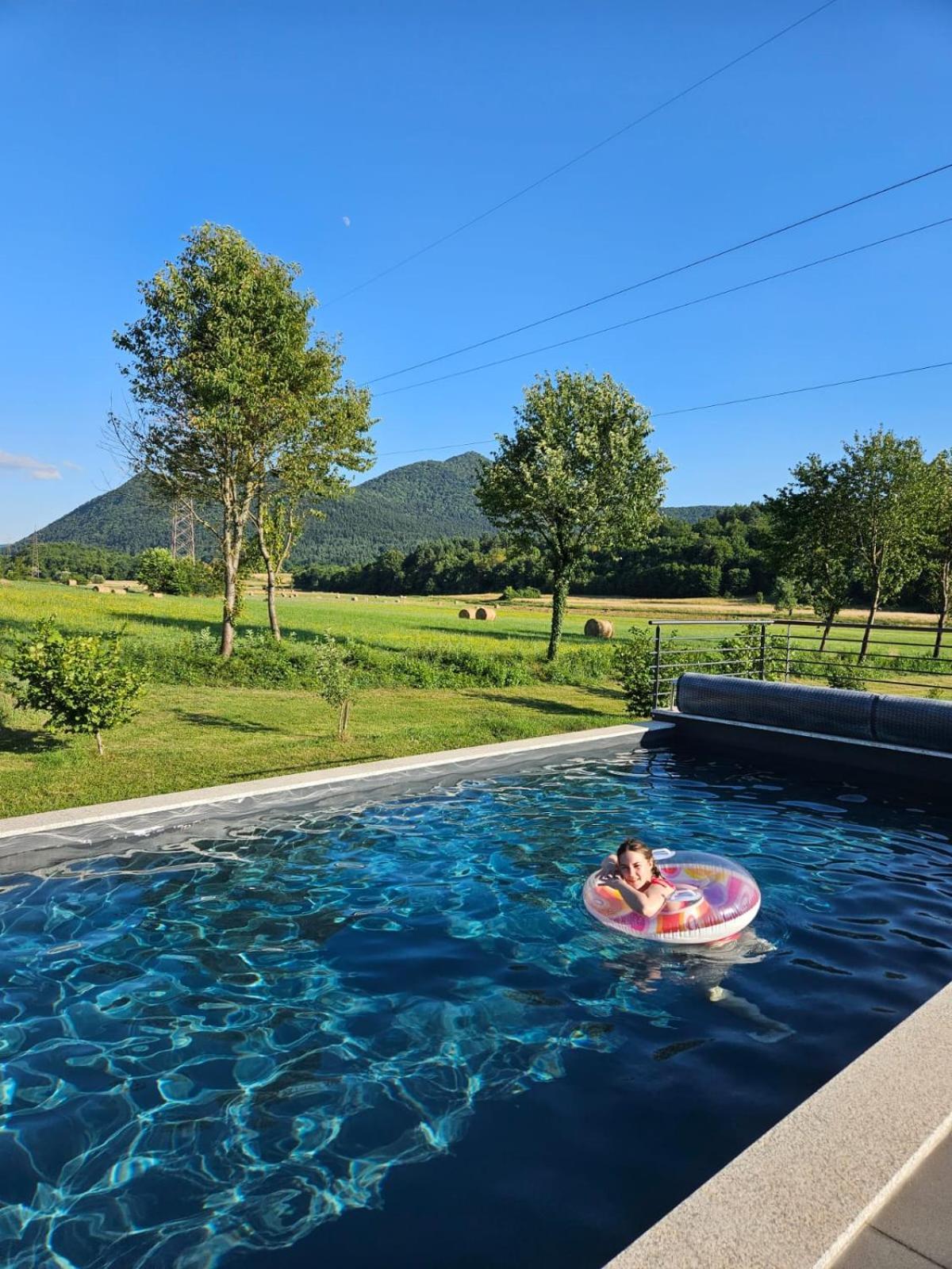 Apartmani Fenestra Otočac Buitenkant foto