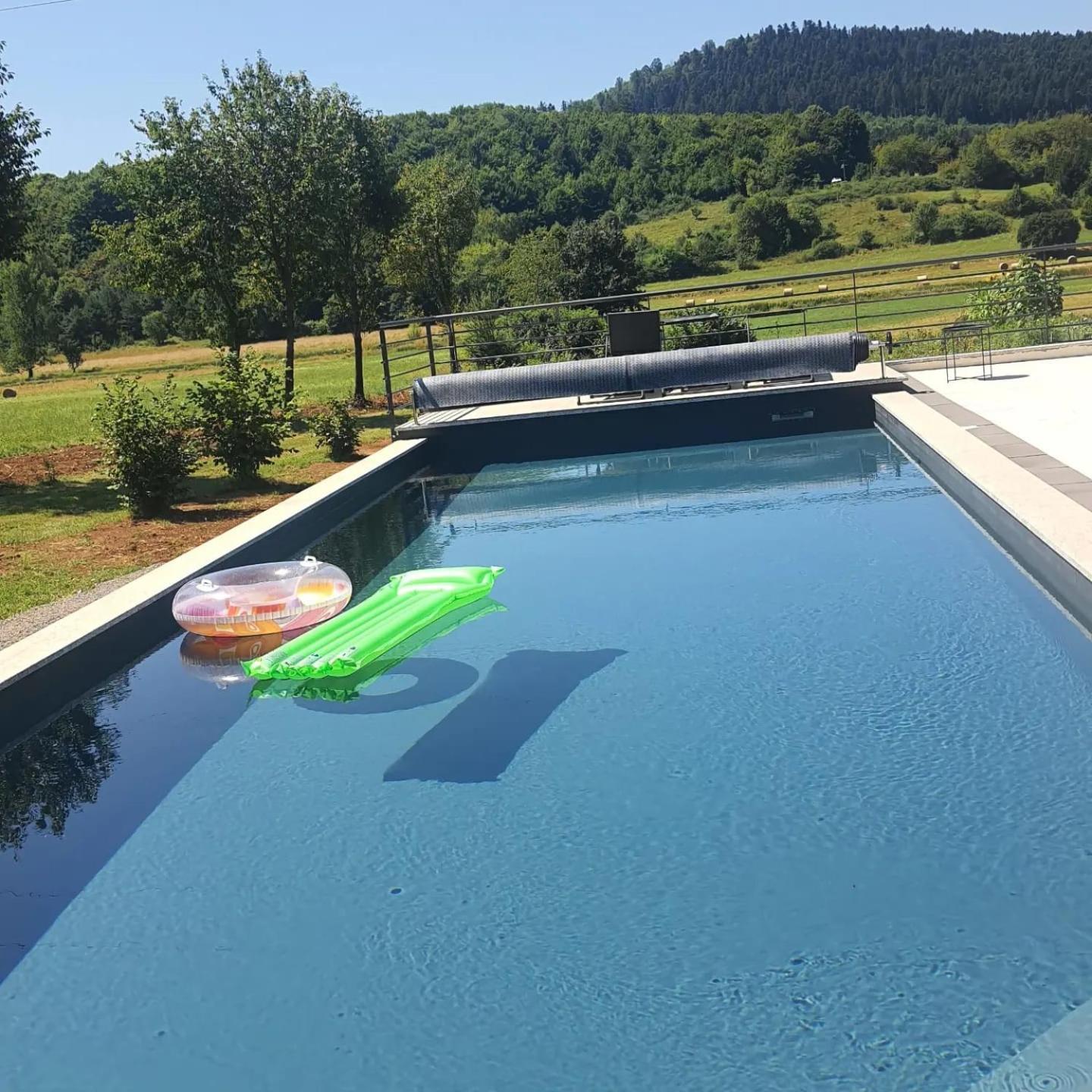 Apartmani Fenestra Otočac Buitenkant foto