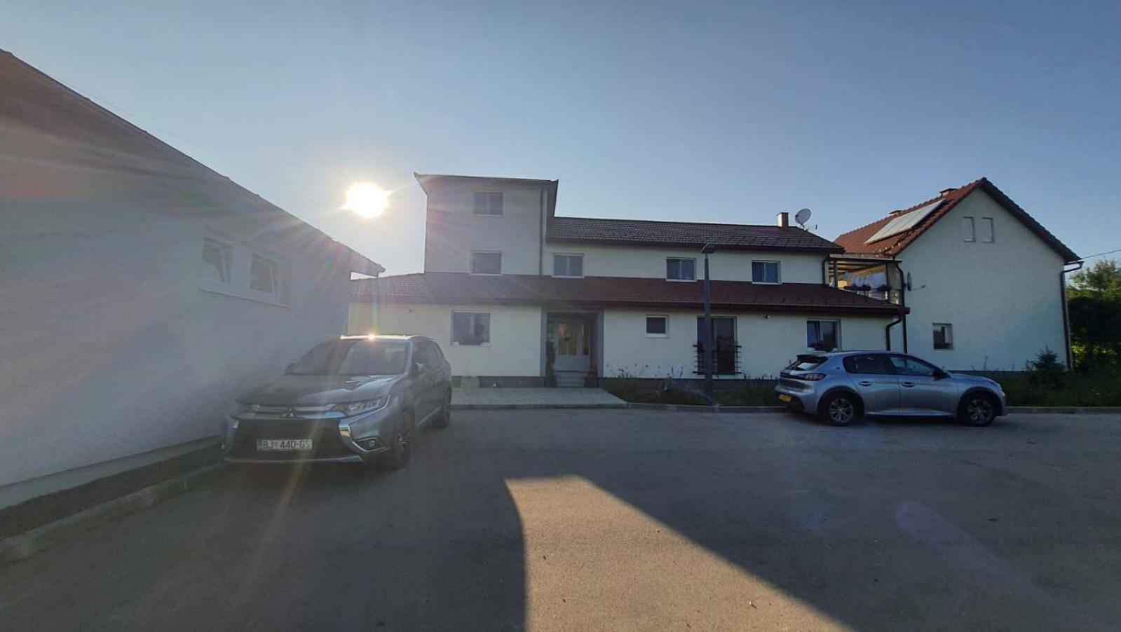 Apartmani Fenestra Otočac Buitenkant foto